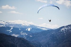 HOW TO FLY A PARAGLIDER : 5 REASONS TO TRY